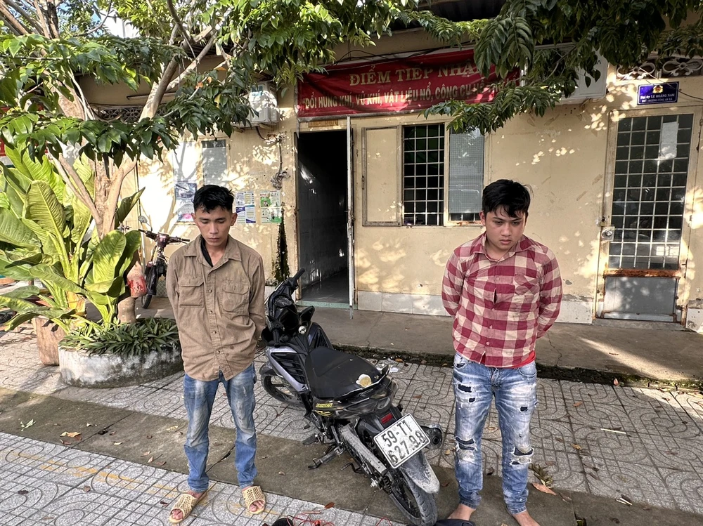 Nam và Hậu hiện đang bị tạm giữ để điều tra. Ảnh: CA