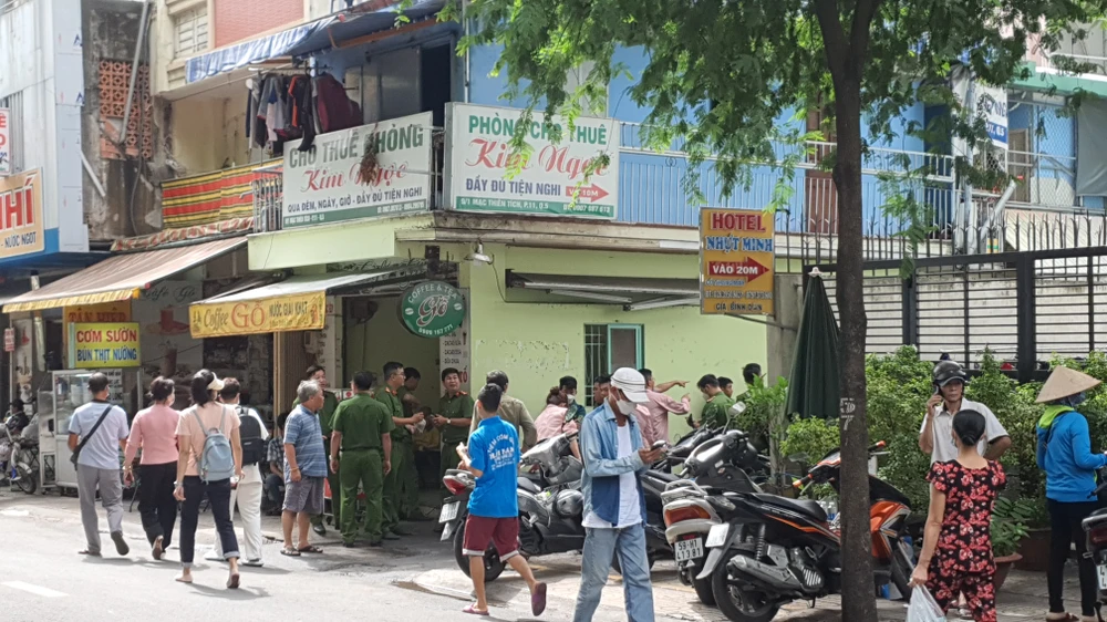 Công an phong tỏa hiện trường, khám nghiệm điều tra nguyên nhân vụ việc. Ảnh: NT Công an phong tỏa hiện trường, khám nghiệm điều tra nguyên nhân vụ việc. Ảnh: NT