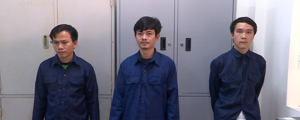 Cường, Hòa và Tấn tại cơ quan điều tra. Ảnh: CA