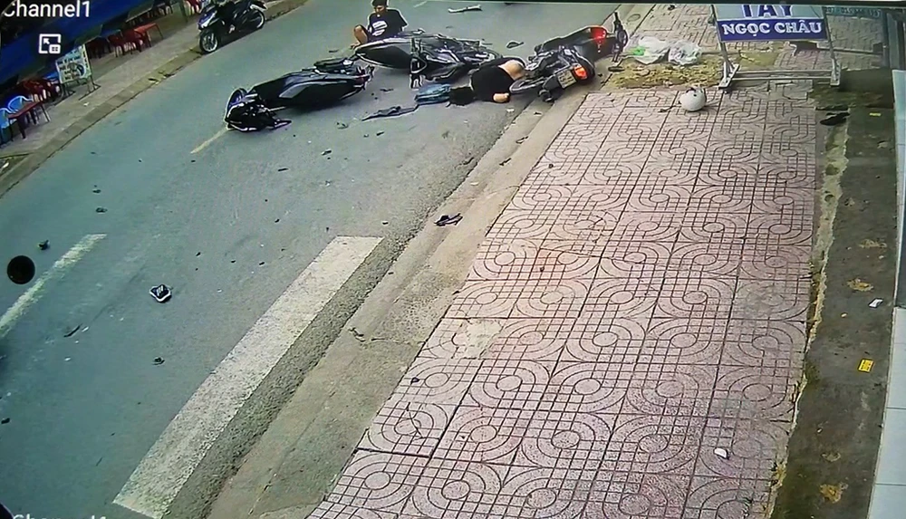 Tai nạn khiến một người đàn ông tử vong. Ảnh cắt từ clip