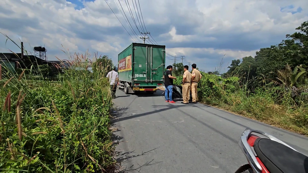 Va chạm xe tải và xe máy do 2 đồng nghiệp lái, 1 người chết