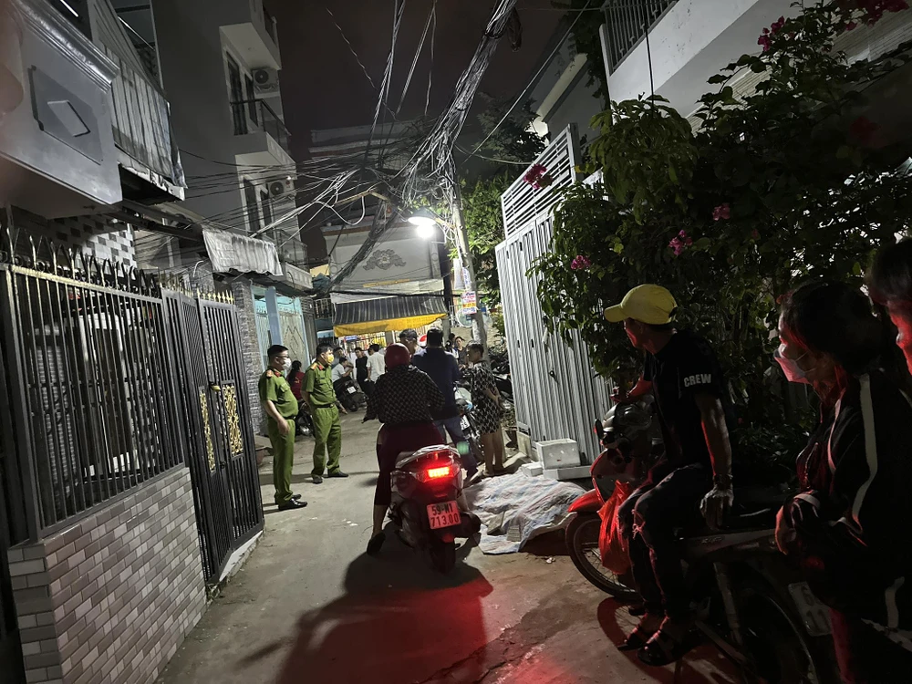 Nhân chứng vụ án mạng chết 3 người ở quận 8: 'Thanh niên chở theo can xăng 20 lít'