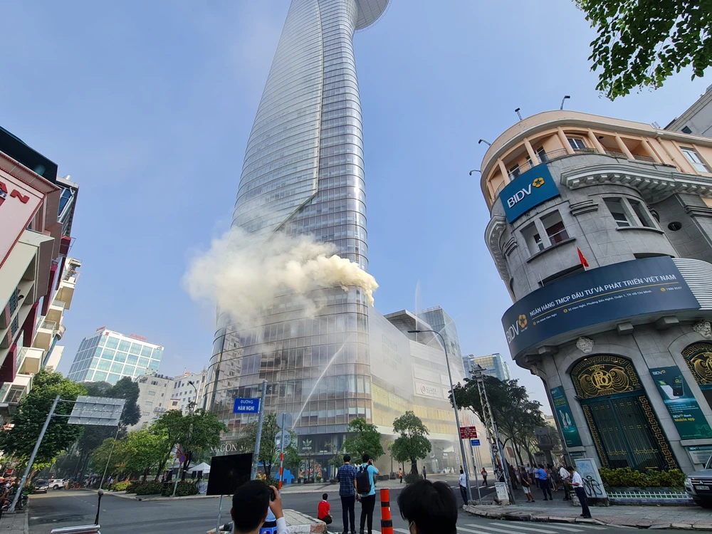 Hơn 2 ngàn người diễn tập chữa cháy ở tòa nhà Bitexco cao 68 tầng