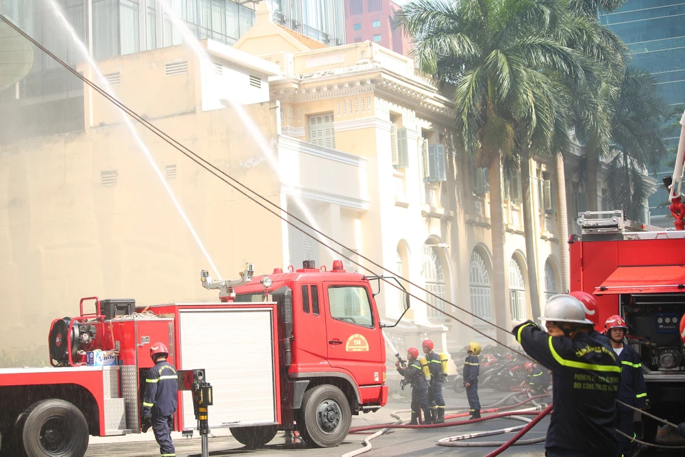 Hơn 2 ngàn người diễn tập chữa cháy ở tòa nhà Bitexco cao 68 tầng