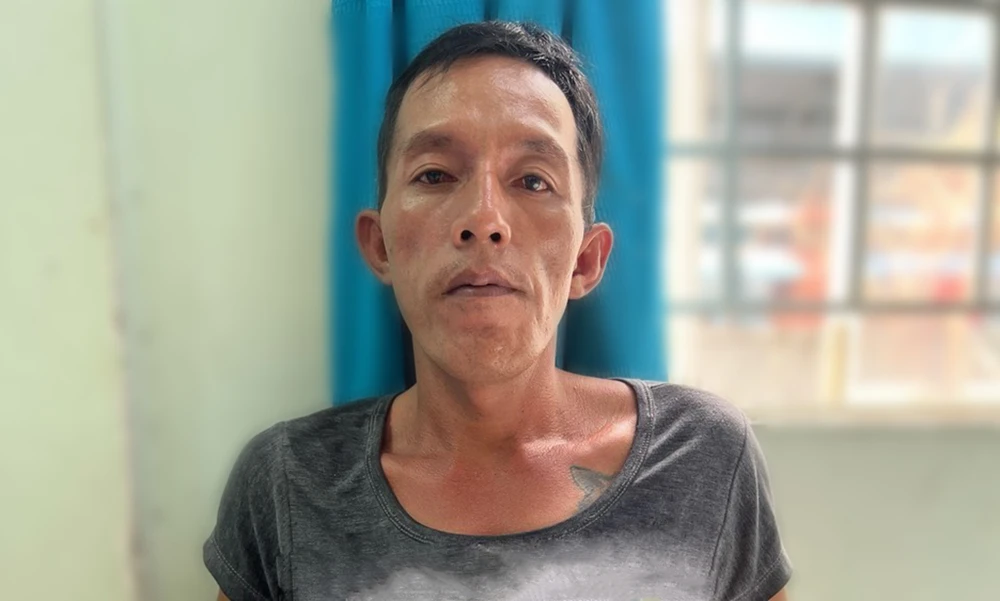 Từ bộ quần áo số 99, bắt kẻ trộm xe và hàng hóa của nam shipper ở Củ Chi