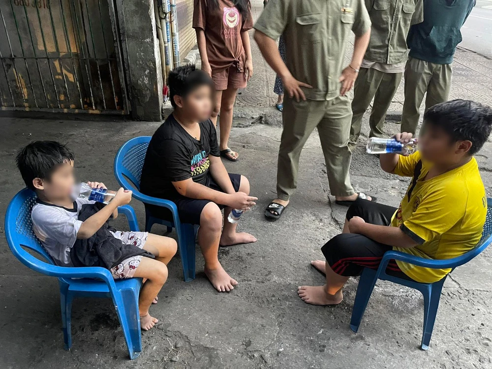 6 người kẹt trong đám cháy nhà ở quận 10 được cảnh sát cứu kịp