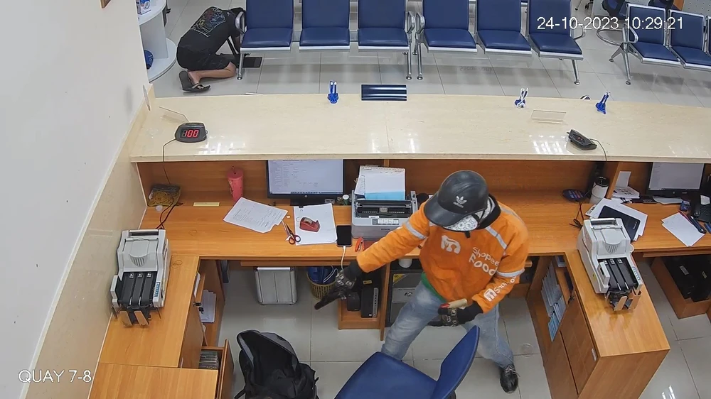 Công an TP.HCM cảnh báo tội phạm cướp ở ngân hàng, tiệm vàng…