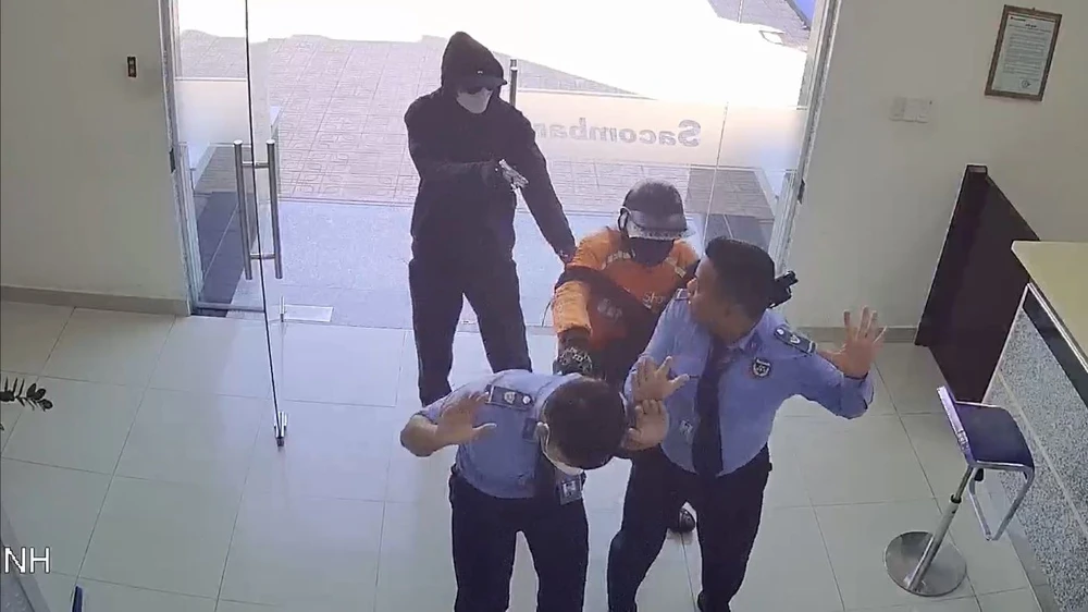 Công an TP.HCM cảnh báo tội phạm cướp ở ngân hàng, tiệm vàng…