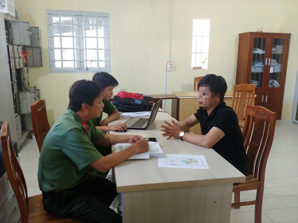 Bị công an phạt vì đăng clip bạo lực học đường lên Facebook