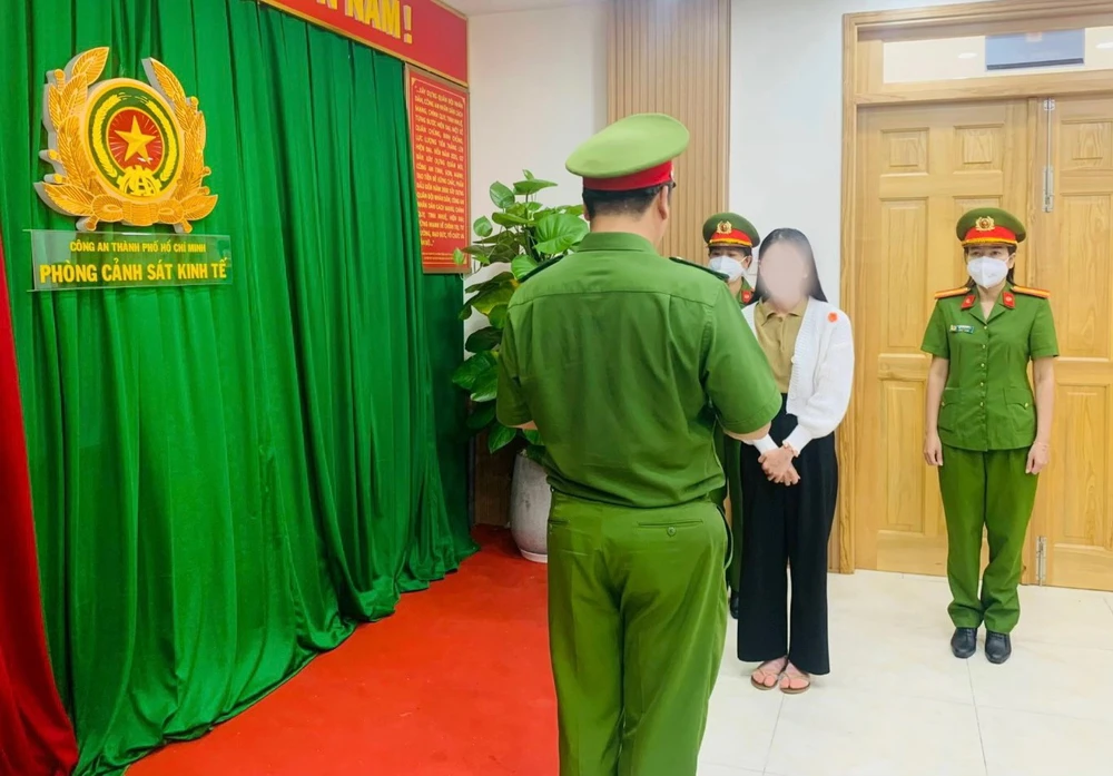 Khởi tố nguyên Giám đốc ngân hàng Vietbank Phòng Giao dịch Trần Não và 2 thuộc cấp