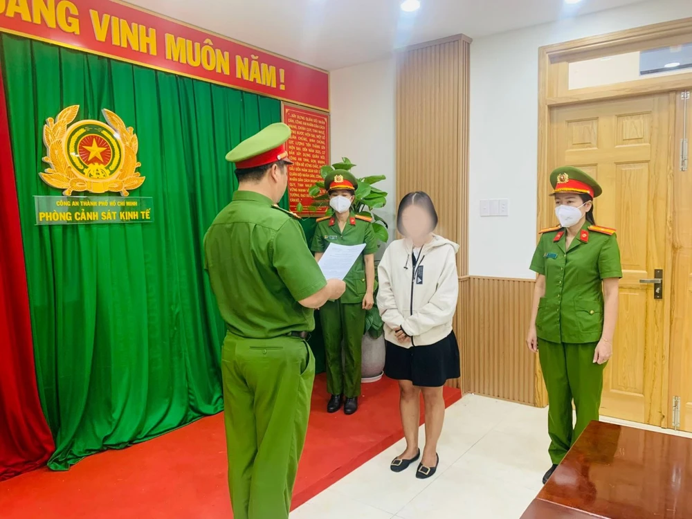 Khởi tố nguyên Giám đốc Vietbank Phòng Giao dịch Trần Não và 2 thuộc cấp