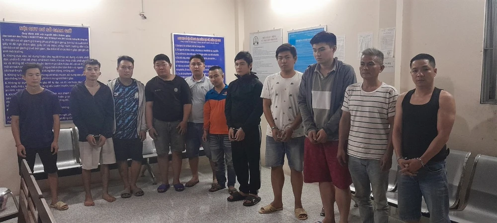 Lập sới gà 11 người trong hẻm đường Hòa Bình