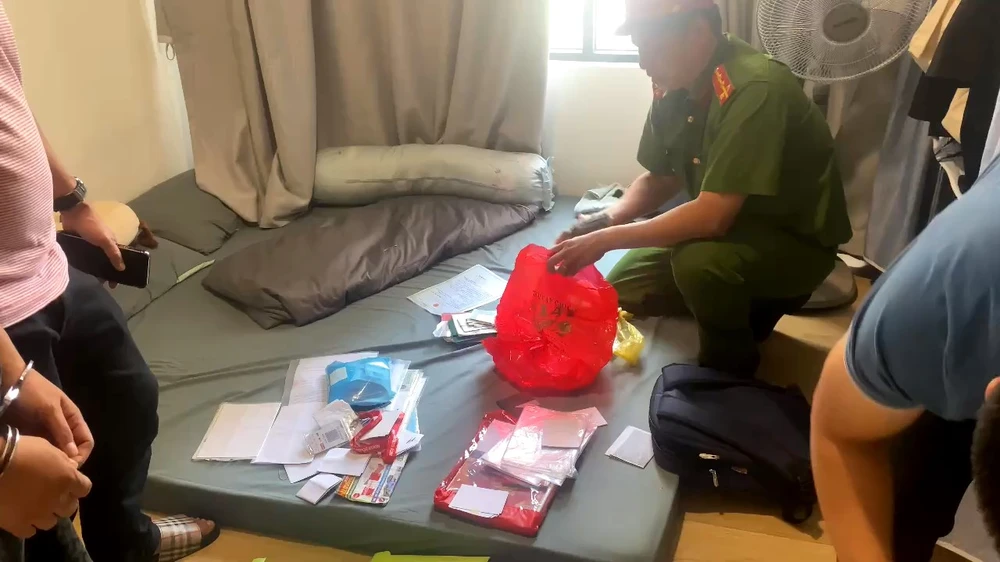 Bắt nhóm vay lãi nặng tạt sơn khủng bố từ Bình Dương lên đến TP.HCM