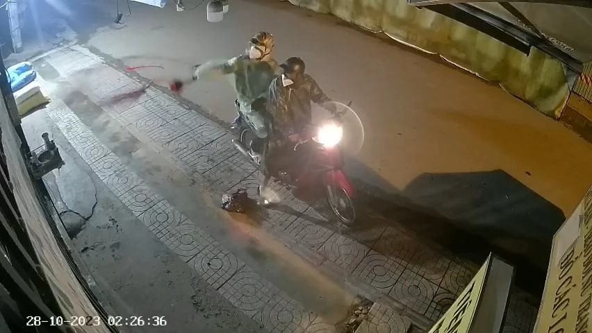 Bắt nhóm vay lãi nặng tạt sơn khủng bố từ Bình Dương lên đến TP.HCM