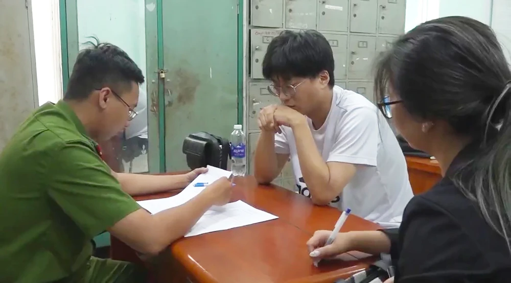 Công an TPHCM bắt một người Hàn Quốc bị Interpol truy nã