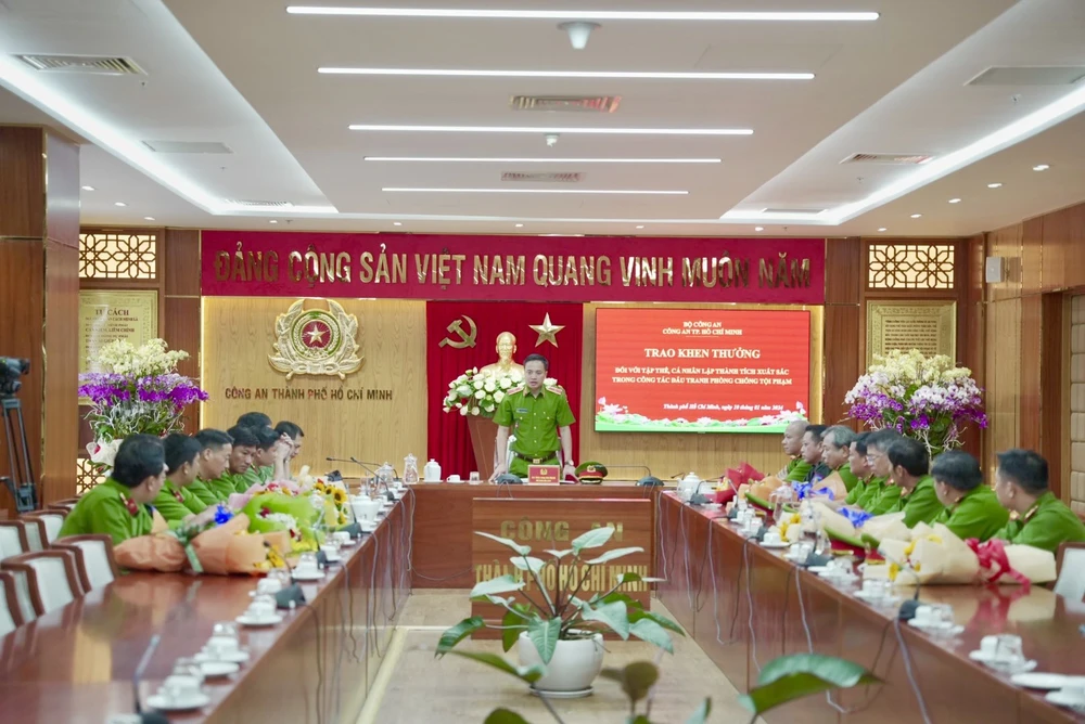 Khen thưởng các đơn vị khám phá nhanh vụ giết người, cướp tài sản lẩn trốn ở Long An