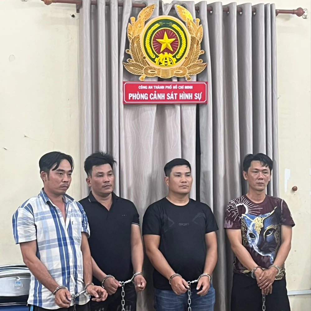 Nhóm cưỡng đoạt 9 lần tìm nạn nhân để đánh đập, tạt sơn, ném đá ở quận 12