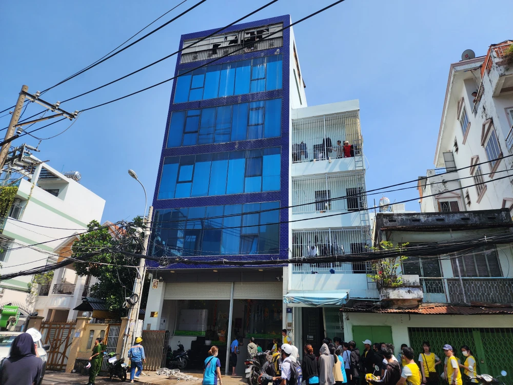 Cháy tòa nhà công ty nữ trang ở Gò Vấp, hàng chục người tháo chạy