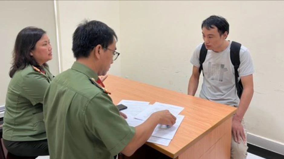 Công an bắt, trục xuất 1 người Trung Quốc bị truy nã quốc tế