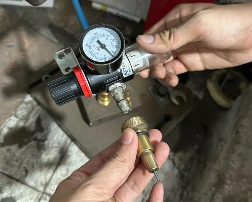 Tạm giam thêm 2 người trong vụ đục số khung, số máy xe gian, ‘phù phép’ thành xe mới