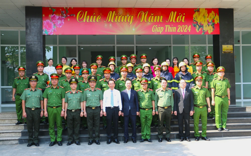 Chủ tịch nước Võ Văn Thưởng thăm, chúc tết Phòng Cảnh sát PCCC&CNCH, Công an TP HCM.