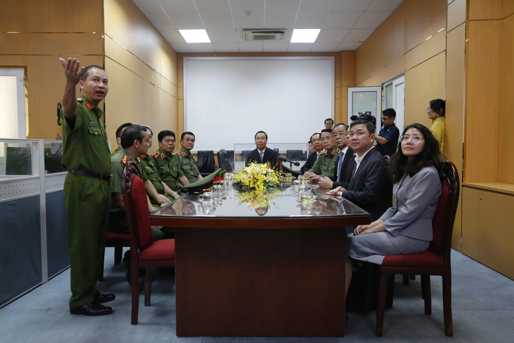 Chủ tịch nước Võ Văn Thưởng thăm, chúc tết Phòng Cảnh sát PCCC&CNCH, Công an TP HCM.