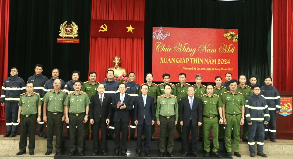 Chủ tịch nước Võ Văn Thưởng thăm, chúc tết Phòng Cảnh sát PCCC&CNCH, Công an TP HCM.