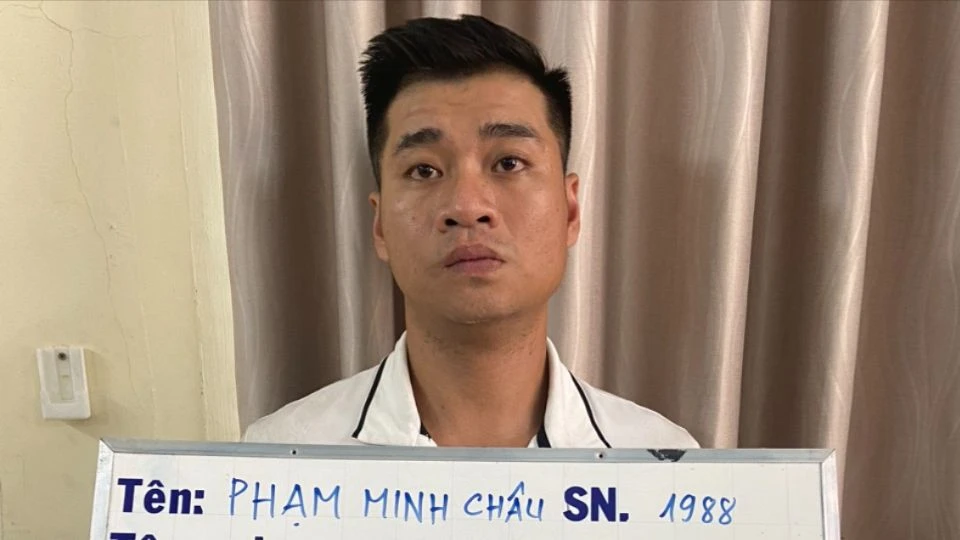 Nhóm cho vay lãi nặng làm hợp đồng giả cách để ‘chiếm nhà’ hàng chục tỉ của con nợ