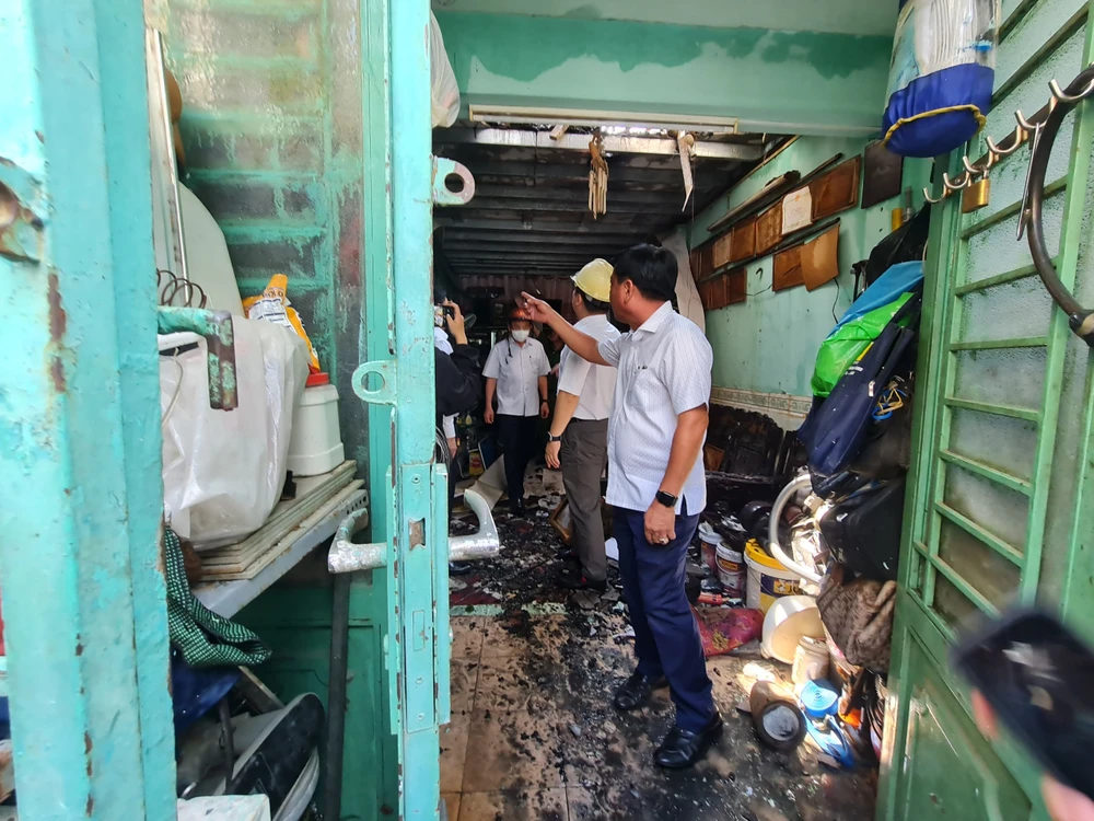 Bí thư Nguyễn Văn Nên đến hiện trường vụ cháy 3 căn nhà, 4 người chết ở quận 10