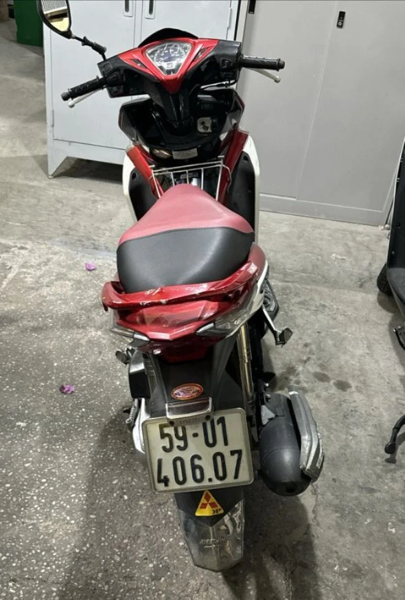 Cán bộ Phòng Tham mưu Công an TP.HCM truy đuổi, bắt cướp ở quận 1