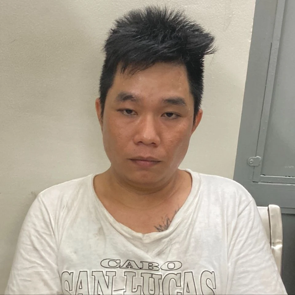 Cán bộ Phòng Tham mưu Công an TP.HCM truy đuổi, bắt cướp ở quận 1