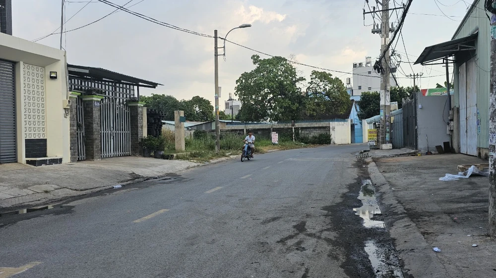 Công an điều tra vụ người đàn ông tử vong, trên người có vết bánh xe ở Hóc Môn