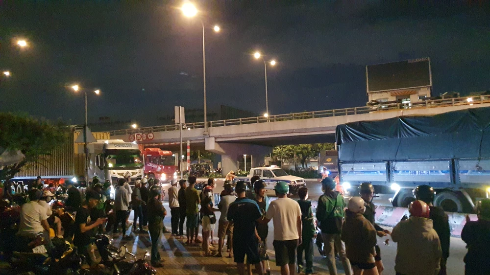 2 người chết sau tai nạn giữa xe tải và xe máy ở An Sương