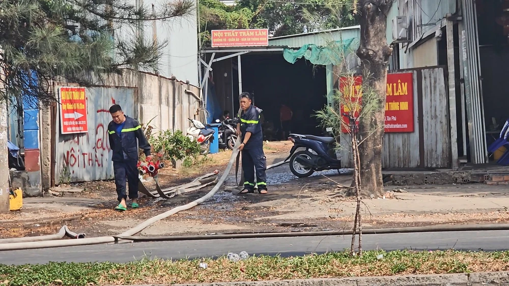 Liên tục cháy lan nghi do đốt cỏ rác vào tiết trời khô nóng