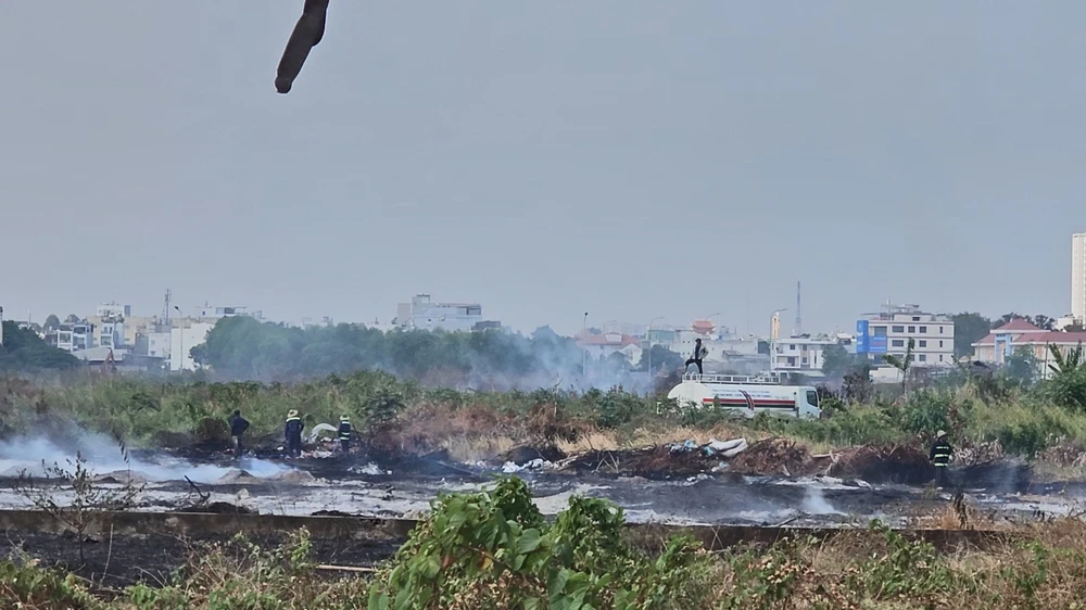 Liên tục cháy lan nghi do đốt cỏ rác vào tiết trời khô nóng