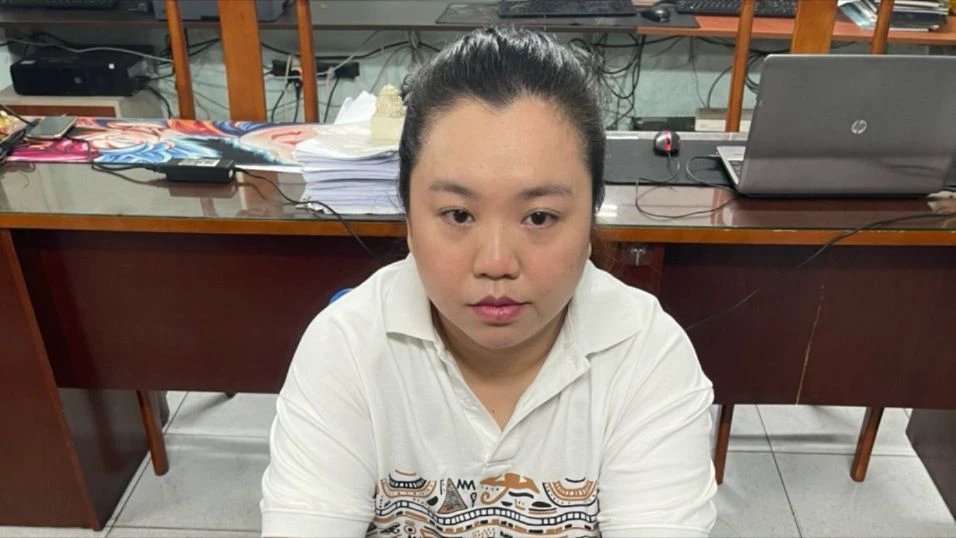 Lừa du học Mỹ, chiếm đoạt hơn 4,5 tỉ và 153 ngàn USD