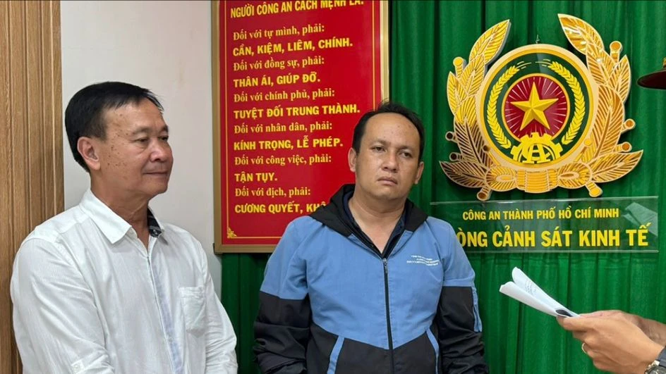 Đường dây buôn dầu lậu liên quan 2 cán bộ hải quan hoạt động ra sao