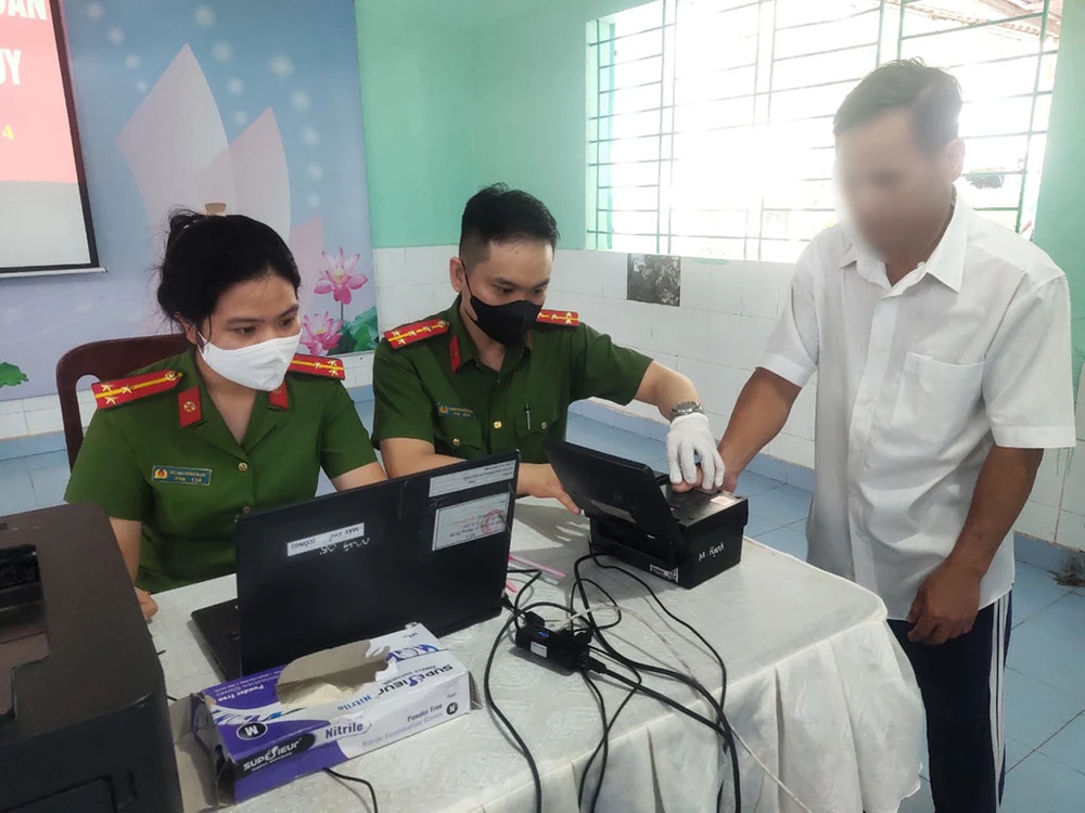 Công an TP.HCM cấp CCCD cho các nhân khẩu đặc biệt ở Bình Dương