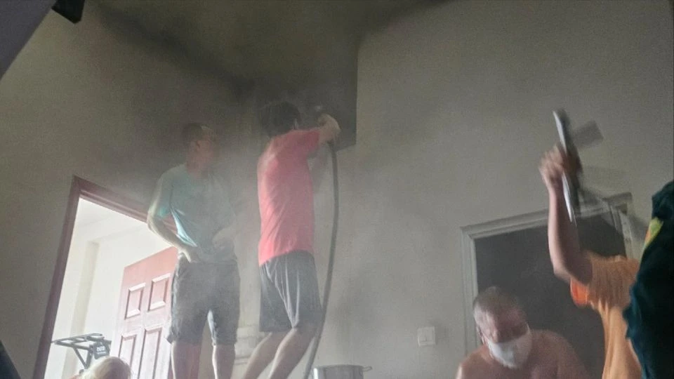 Tổ liên gia mau chóng dập lửa cháy nhà, thiệt hại chỉ còn 300 ngàn ở Gò Vấp