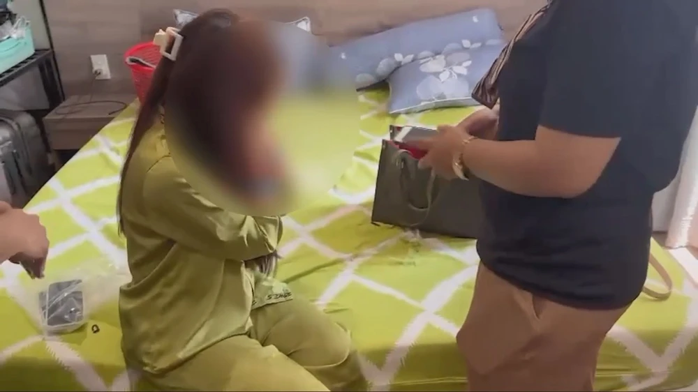 Quận 1: Nhóm người Đài Loan chuẩn bị ‘ép’ 184 bánh ma túy vào vỏ pin