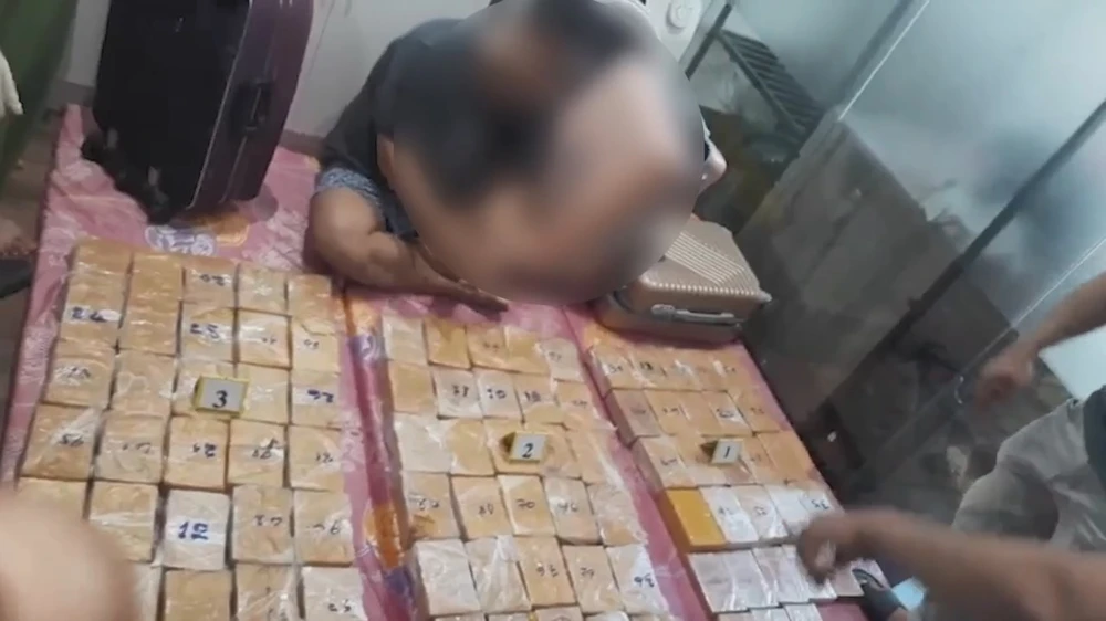 Quận 1: Nhóm người Đài Loan chuẩn bị ‘ép’ 184 bánh ma túy vào vỏ pin