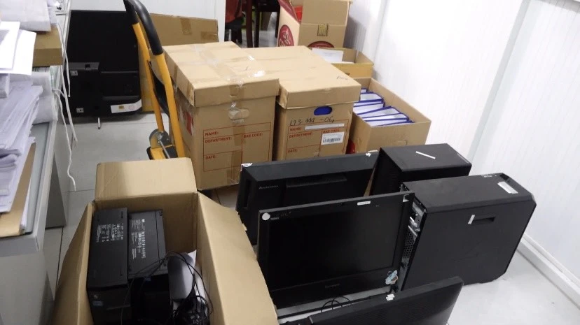 Công an thu giữ nhiều tài liệu, tang vật để phục vụ điều tra. Ảnh: CA