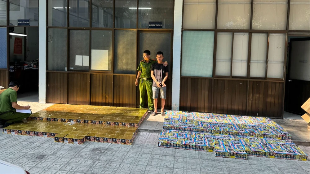 Đã qua Tết 2 tháng, công an vẫn bắt được gần 1,4 tấn pháo nổ