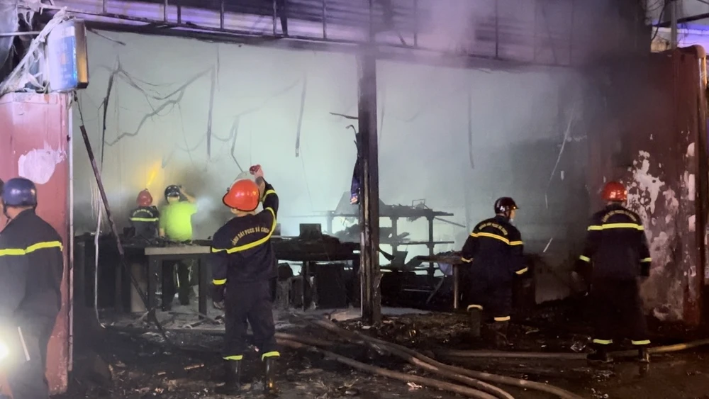 Cháy cửa hàng FPT ở quận Gò Vấp, nhiều tài sản bị thiêu rụi