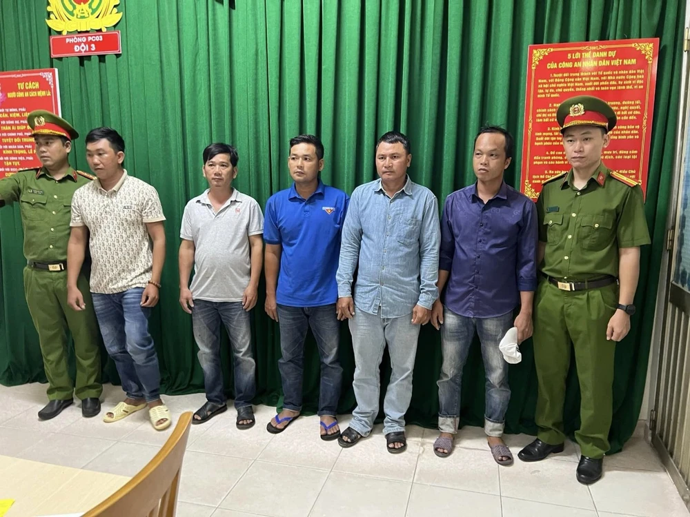 Bắt thêm 11 người trong vụ ‘bà trùm đứng sau công ty khai thác cát lậu ở sông Đồng Nai’