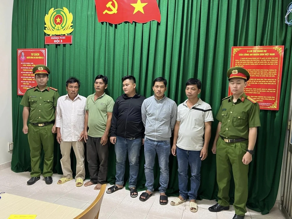 Bắt thêm 11 người trong vụ ‘bà trùm đứng sau công ty khai thác cát lậu ở sông Đồng Nai’