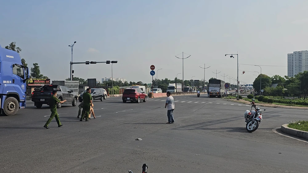 Va chạm xe tải ở giao lộ Võ Trần Chí - Trần Văn Giàu, 1 người chết