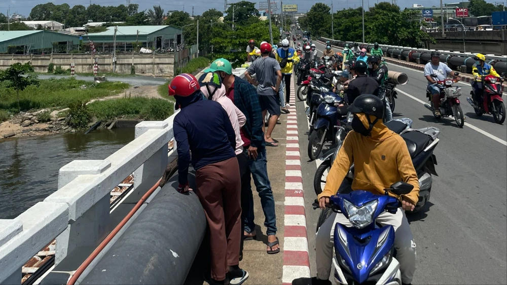 Người đàn ông bỏ lại xe Vision biển số Đồng Nai, ví… rồi nhảy cầu Bình Phước