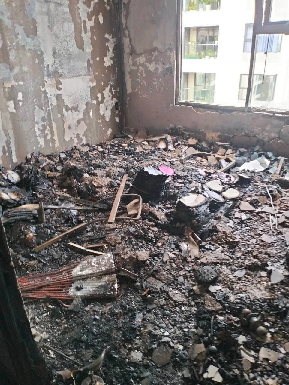 Cháy tầng 19 chung cư Akari 2 ở Bình Tân, hàng trăm cư dân tháo chạy