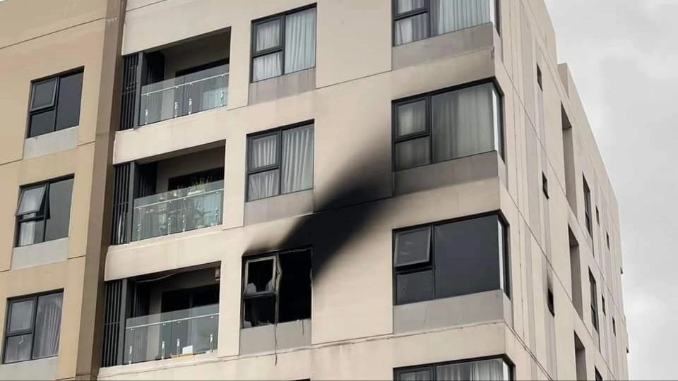 Cháy tầng 19 chung cư Akari 2 ở Bình Tân, hàng trăm cư dân tháo chạy